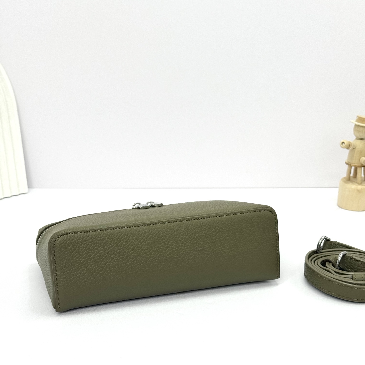 Leather handbag Loro Piana Green in Leather - 42043951