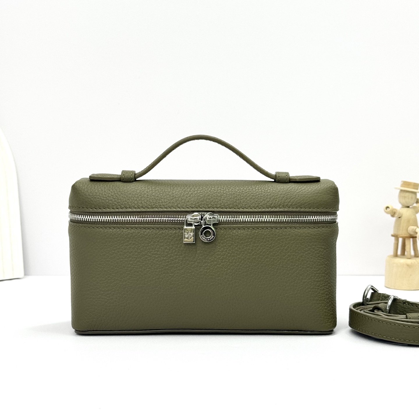 Leather handbag Loro Piana Green in Leather – 42043951