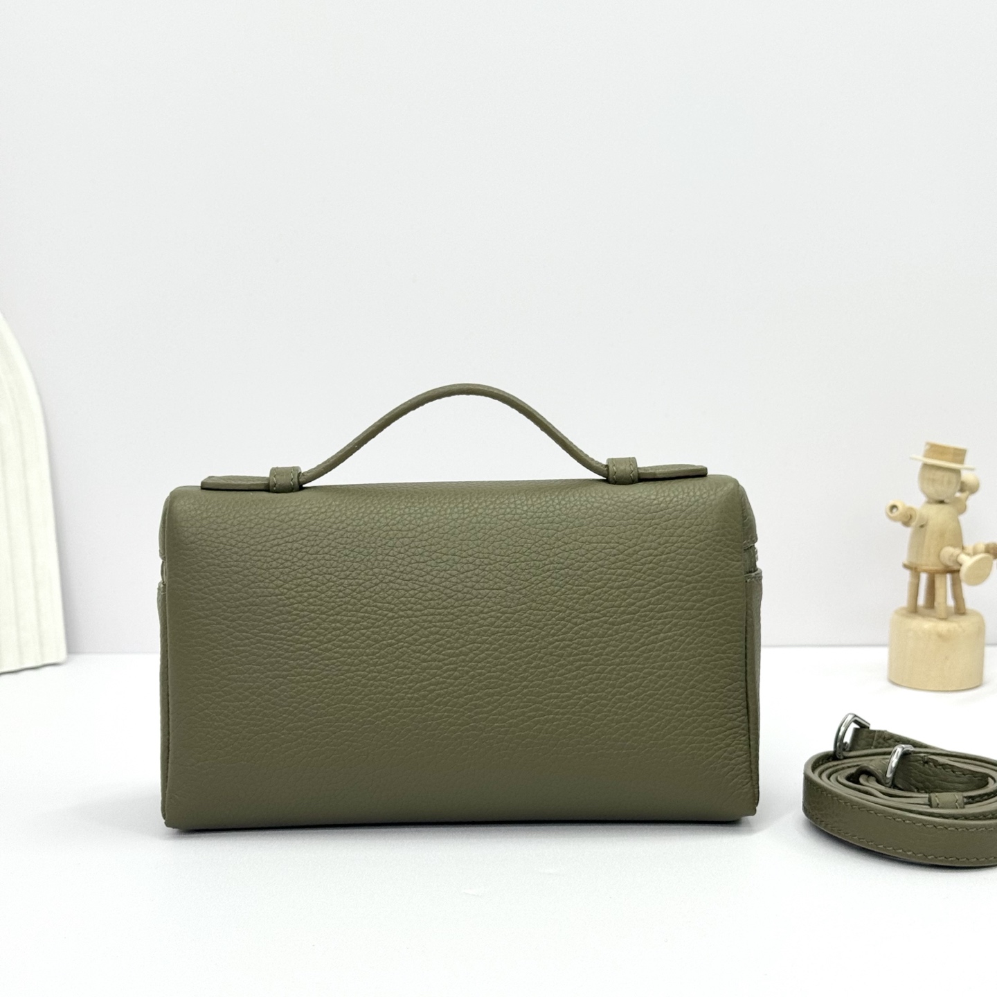 Leather handbag Loro Piana Green in Leather - 42043951