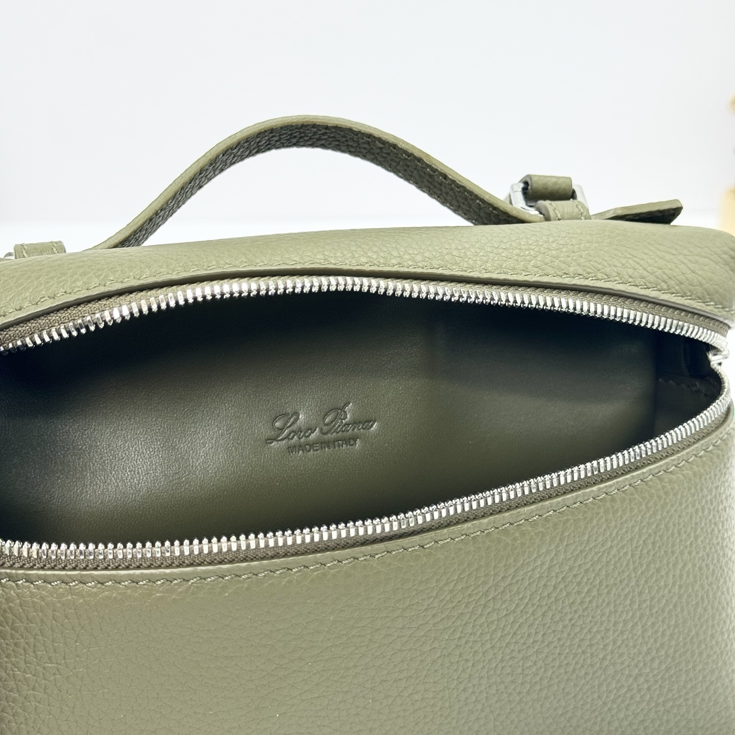 Leather handbag Loro Piana Green in Leather - 42043951