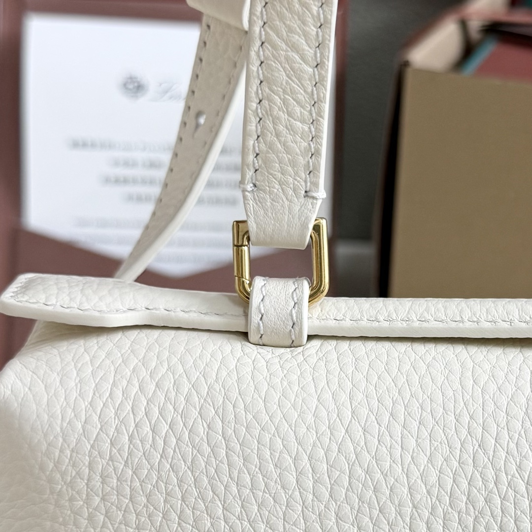 Loro Piana Extra Pocket L27 Grained Calfksin Whisper White/Sun Gold | Loro Piana SA