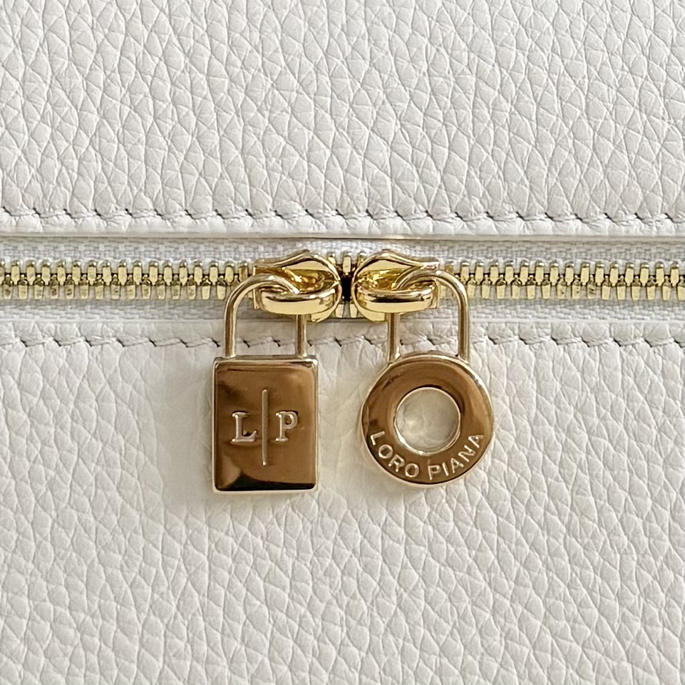 Loro Piana Extra Pocket L27 Grained Calfksin Whisper White/Sun Gold | Loro Piana SA