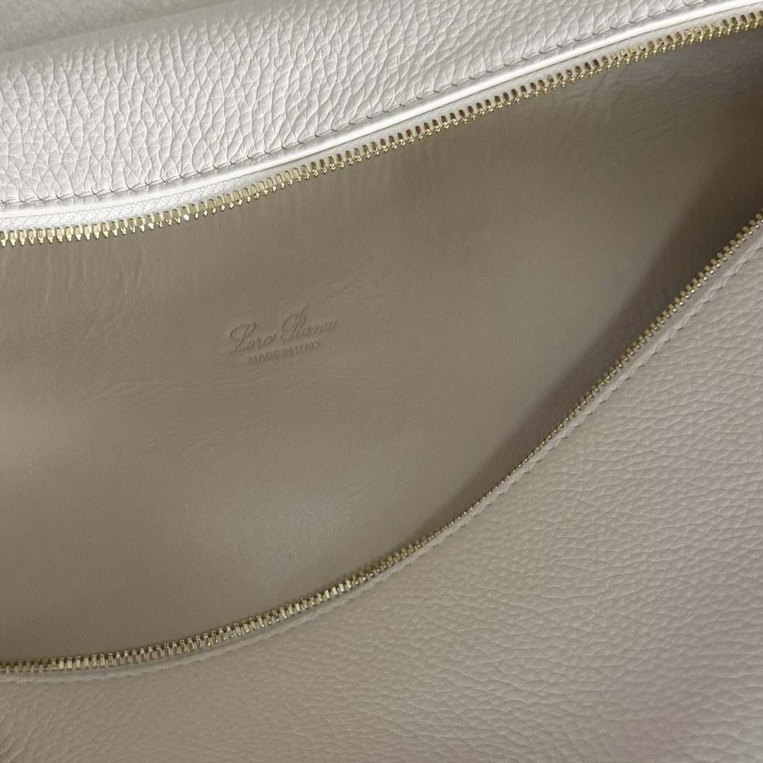 Loro Piana Extra Pocket L27 Grained Calfksin Whisper White/Sun Gold | Loro Piana SA
