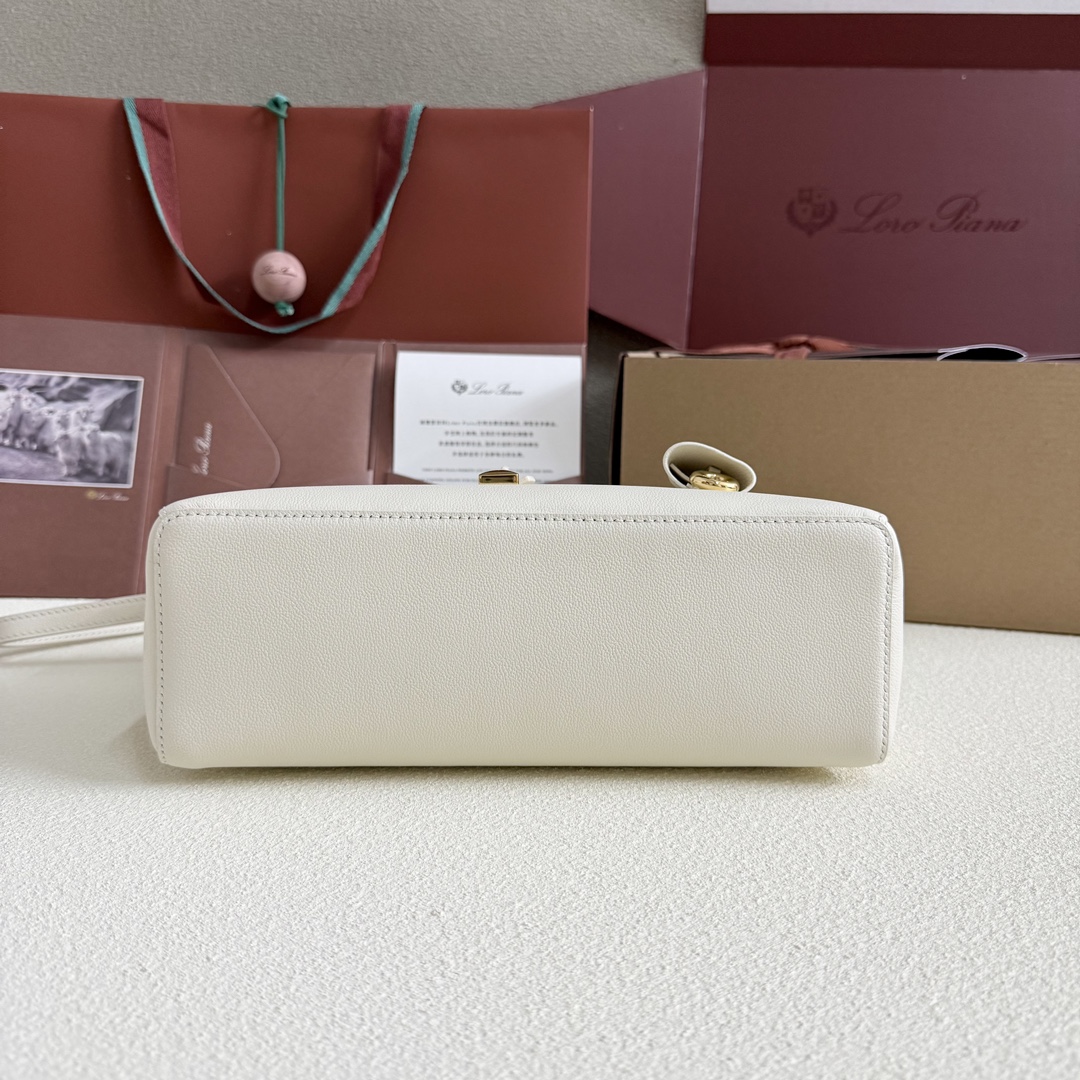 Loro Piana Extra Bag L27 Calfskin Whisper White/Sun Gold | Loro Piana FR