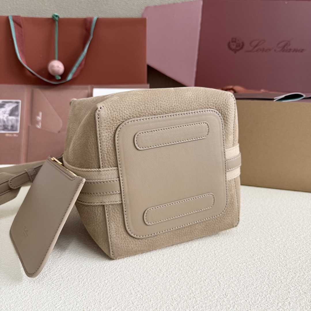 Loro Piana Small Bale bag Grained Calfskin Light Mastic | Loro Piana
