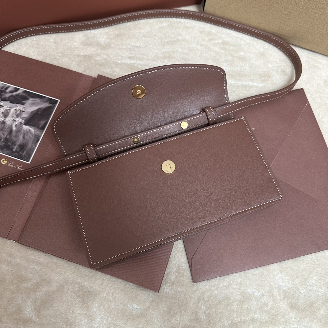 Loro Piana Extra Pochette Calfskin Caramel Sugar/Sun Gold | Loro Piana FR