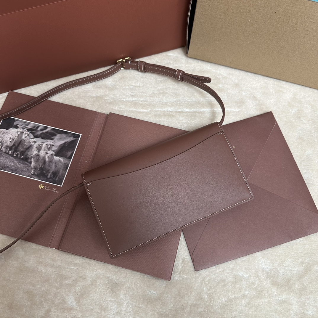 Loro Piana Extra Pochette Calfskin Caramel Sugar/Sun Gold | Loro Piana FR