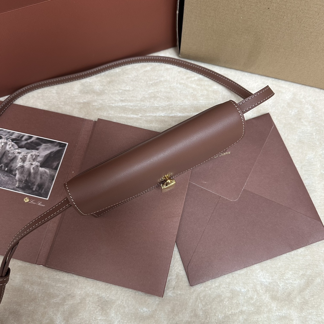 Loro Piana Extra Pochette Calfskin Caramel Sugar/Sun Gold | Loro Piana FR