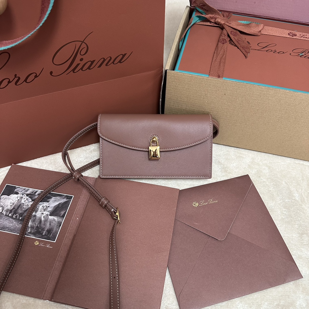 Loro Piana Extra Pochette Calfskin Caramel Sugar/Sun Gold | Loro Piana FR