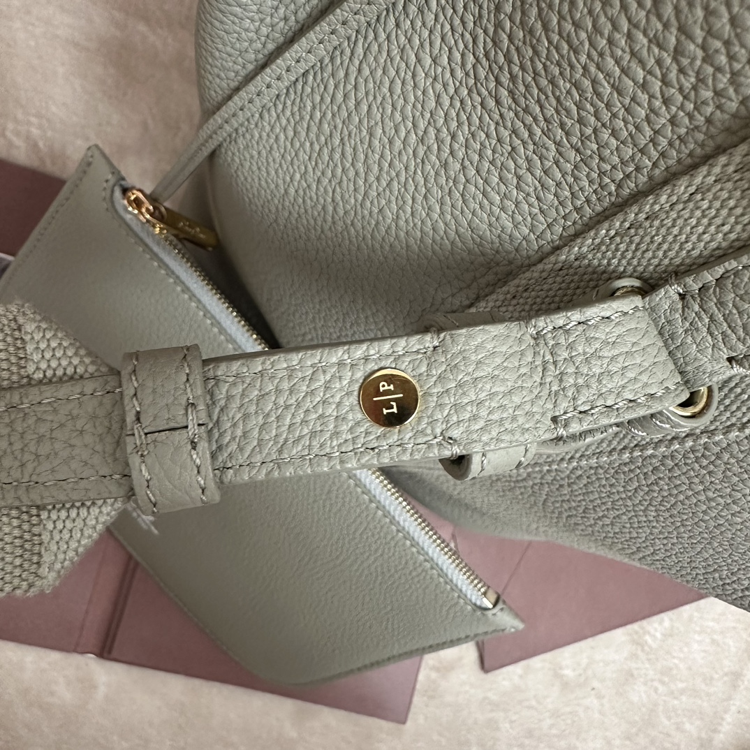 Loro Piana Large Bale bag Grained Calfskin Yerba Mate | Loro Piana
