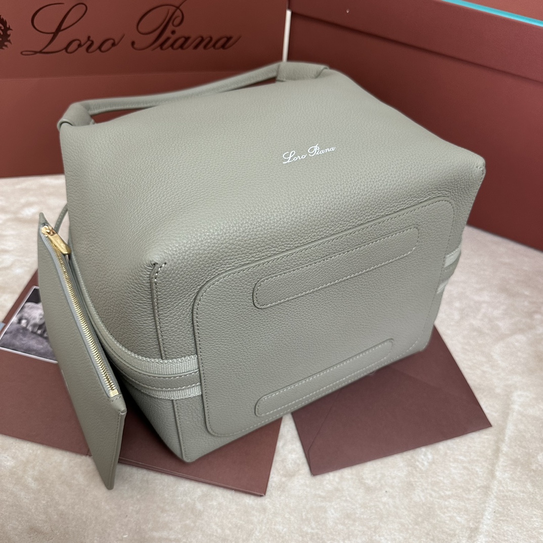Loro Piana Large Bale bag Grained Calfskin Yerba Mate | Loro Piana