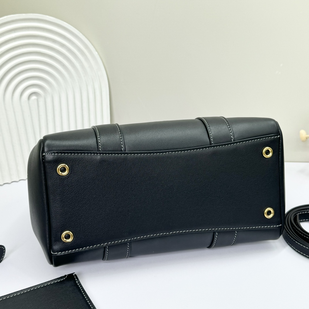 Loro Piana Loom bag L32 Smooth Calfskin Black | Loro Piana SI