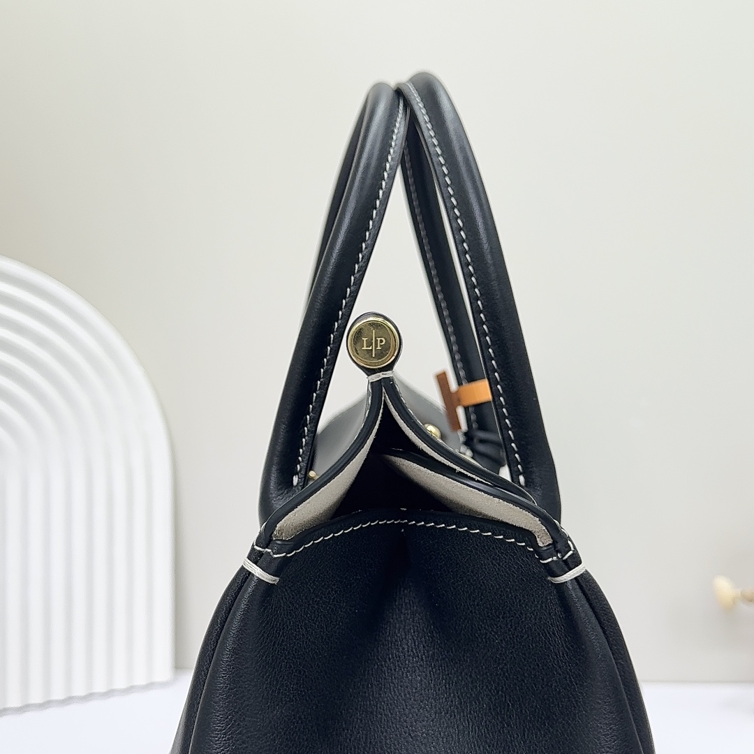 Loro Piana Loom bag L32 Smooth Calfskin Black | Loro Piana SI
