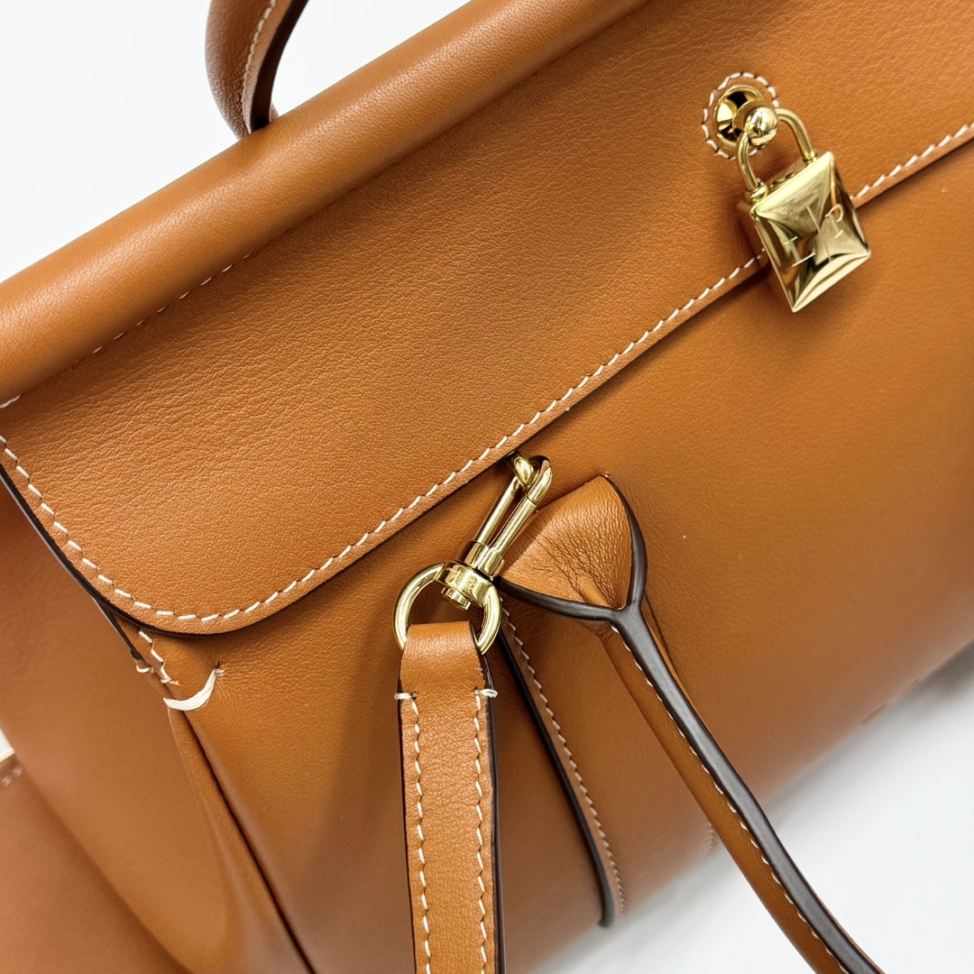 Loro Piana Loom bag L25 Calfskin Warm Tan/Sun Gold | Loro Piana FR