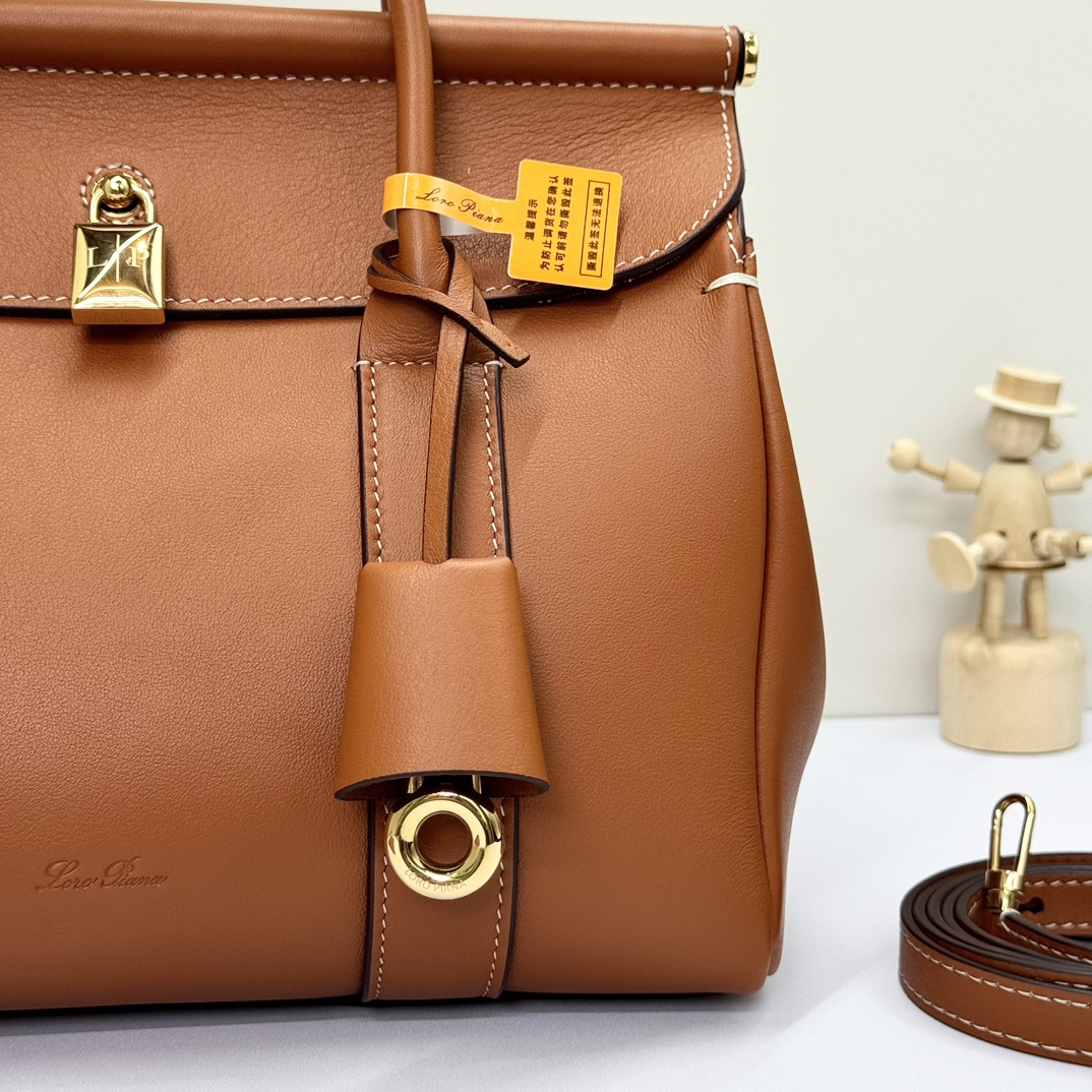 Loro Piana Loom bag L25 Calfskin Warm Tan/Sun Gold | Loro Piana FR