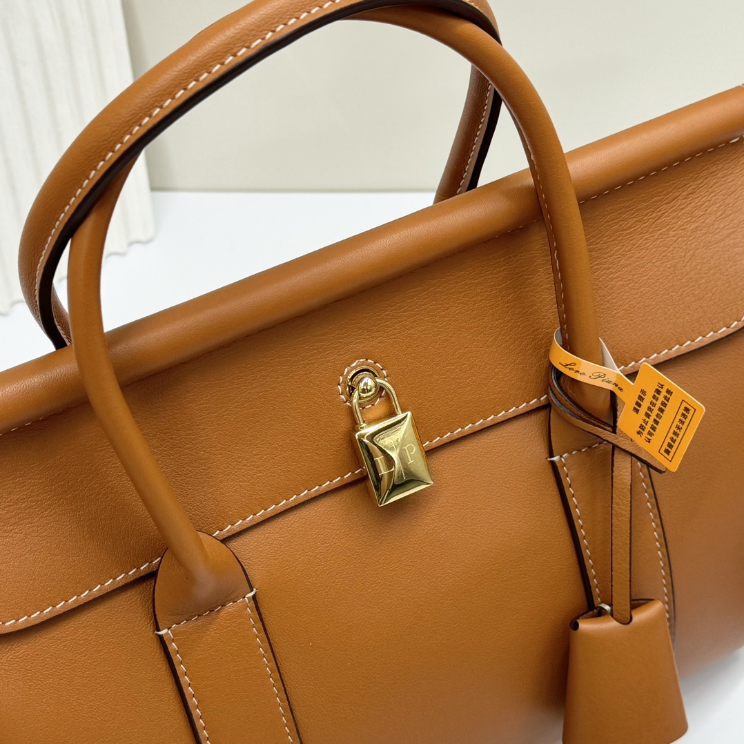 Loro Piana Loom bag L25 Calfskin Warm Tan/Sun Gold | Loro Piana FR