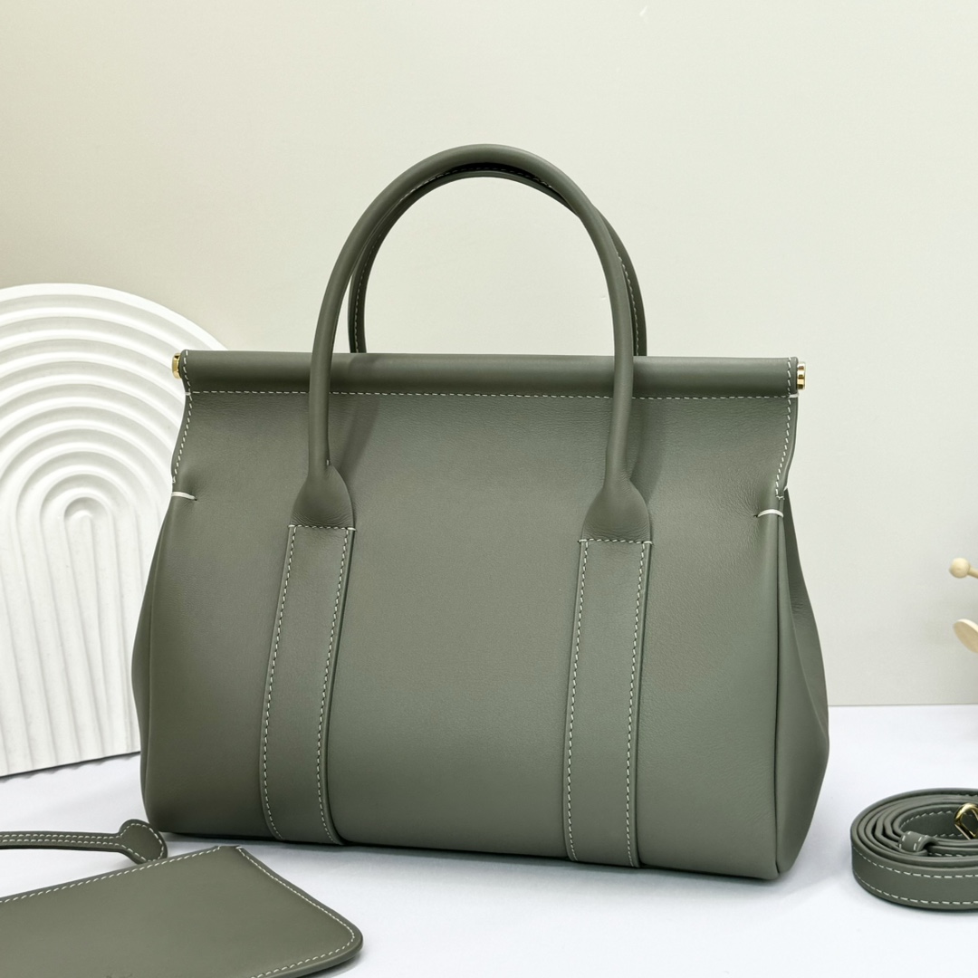 Loro Piana green Loom L25 Tote Bag in Leather For Women