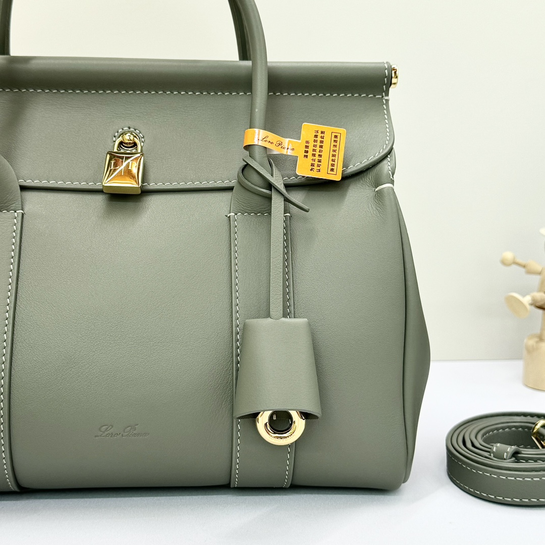 Loro Piana green Loom L25 Tote Bag in Leather For Women