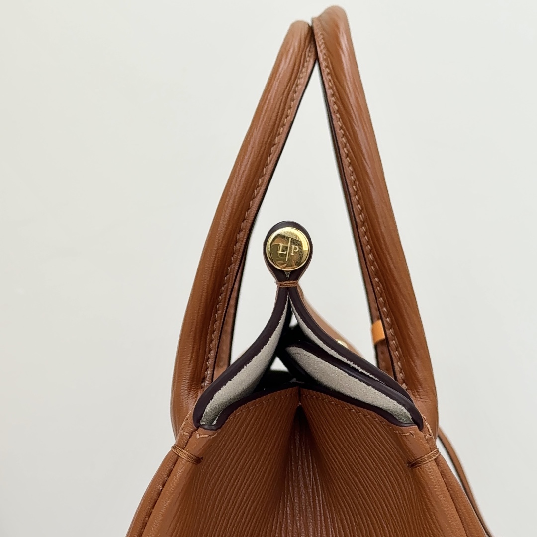 Buy Loro Piana brown Loom L25 Tote Bag in Leather For Women