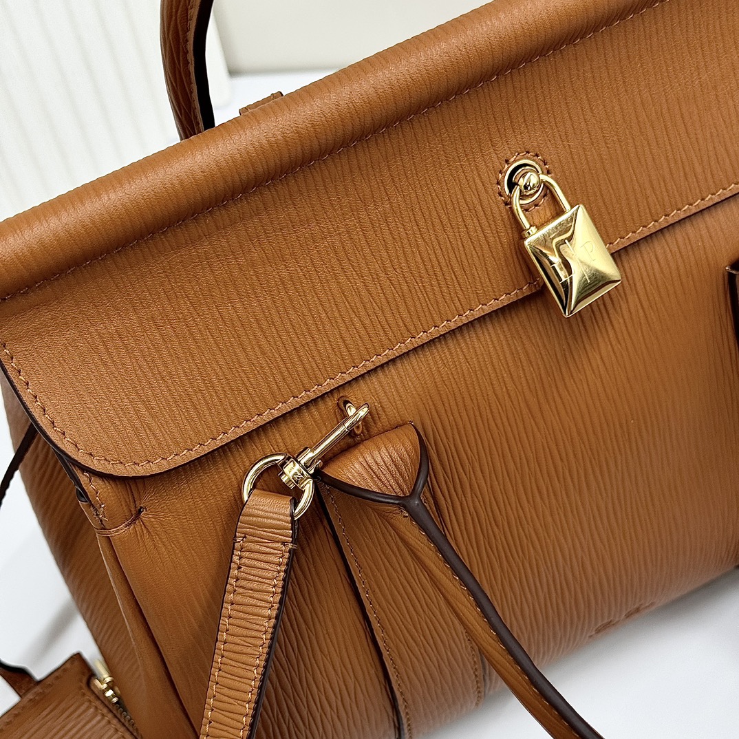 Buy Loro Piana brown Loom L25 Tote Bag in Leather For Women