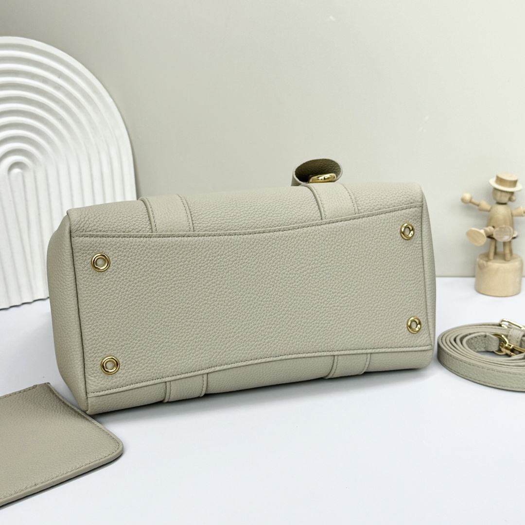 Buy Loro Piana beigeLoom L25 Tote Bag in Leather For Women