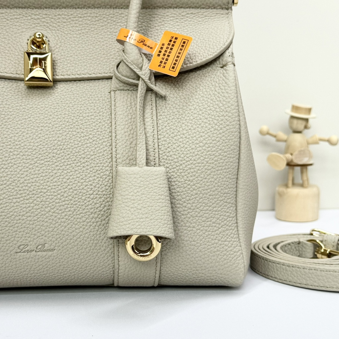 Buy Loro Piana beigeLoom L25 Tote Bag in Leather For Women