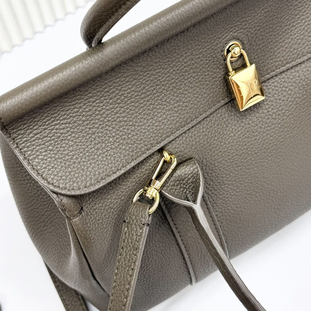 Loro Piana Loom bag L32 Grained Calfskin Rain Drops/Sun Gold | Loro Piana CY