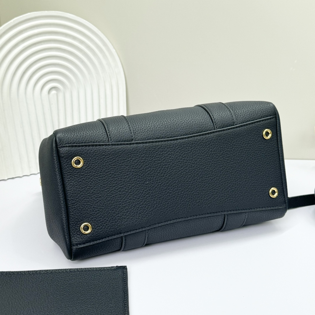 Loro Piana Loom bag L32 Smooth Calfskin Black | Loro Piana US