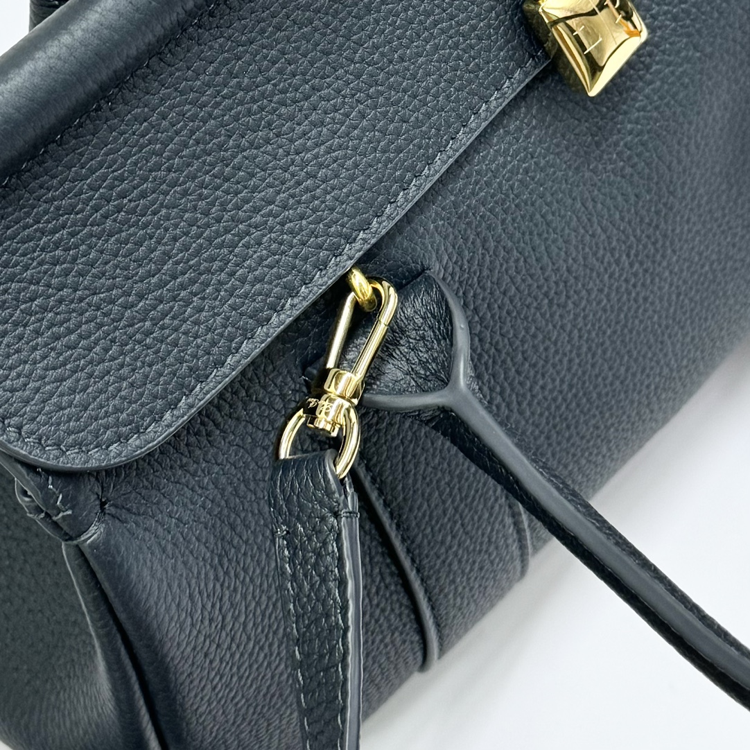 Loro Piana Loom bag L32 Smooth Calfskin Black | Loro Piana US