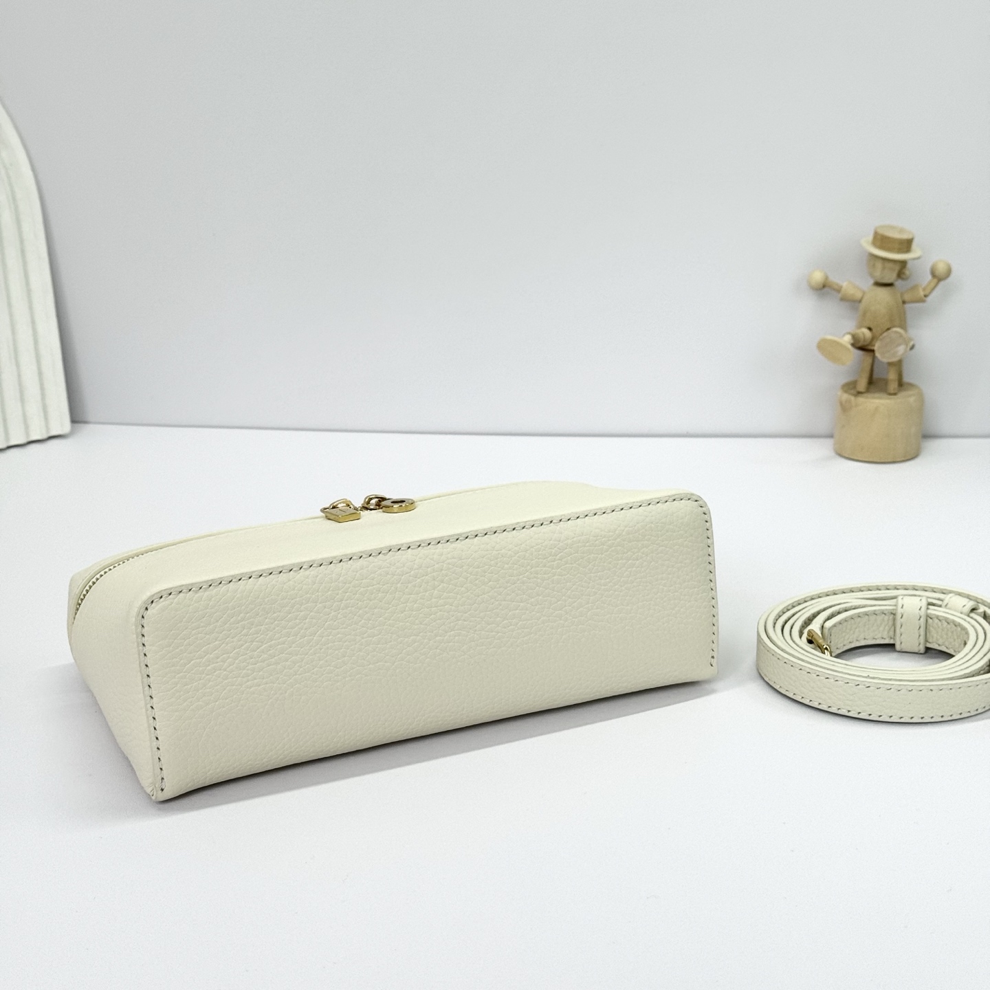Leather clutch bag Loro Piana Beige in Leather - 45591400
