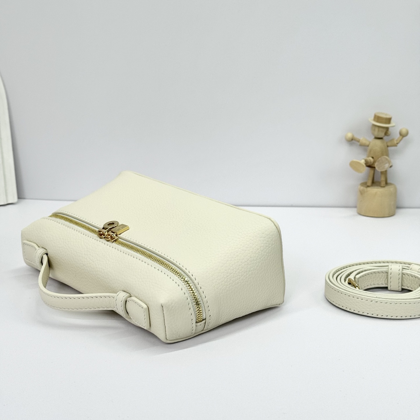 Leather clutch bag Loro Piana Beige in Leather - 45591400
