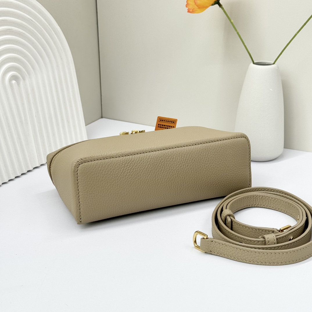 Extra pocket leather handbag Loro Piana beige  in Leather