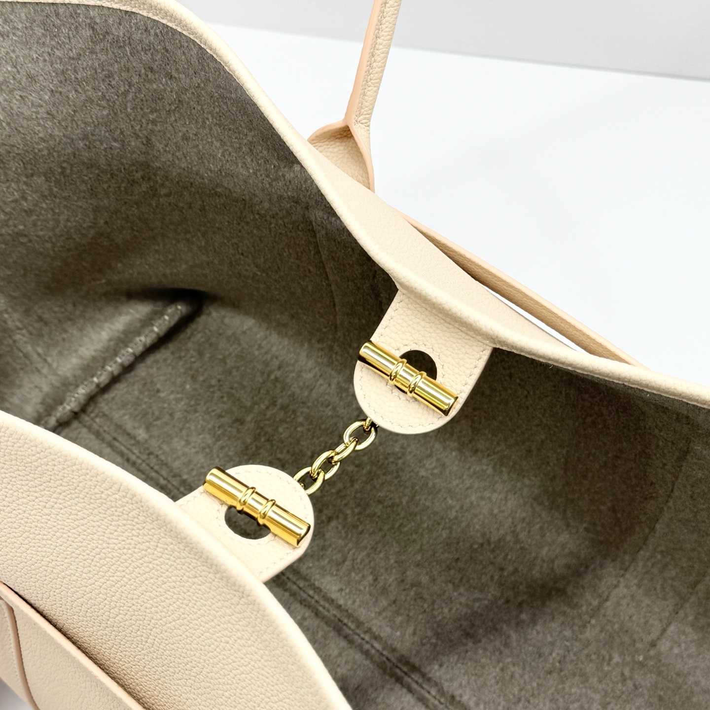 Loro Piana Ghiera Shopper Large Calfskin Fume Taupe/Sun Gold | Loro Piana