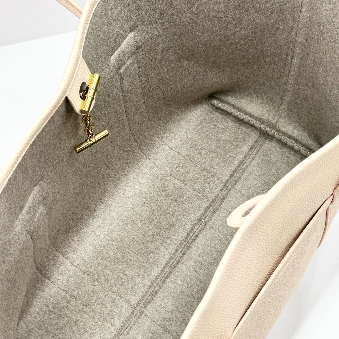 Loro Piana Ghiera Shopper Large Calfskin Fume Taupe/Sun Gold | Loro Piana