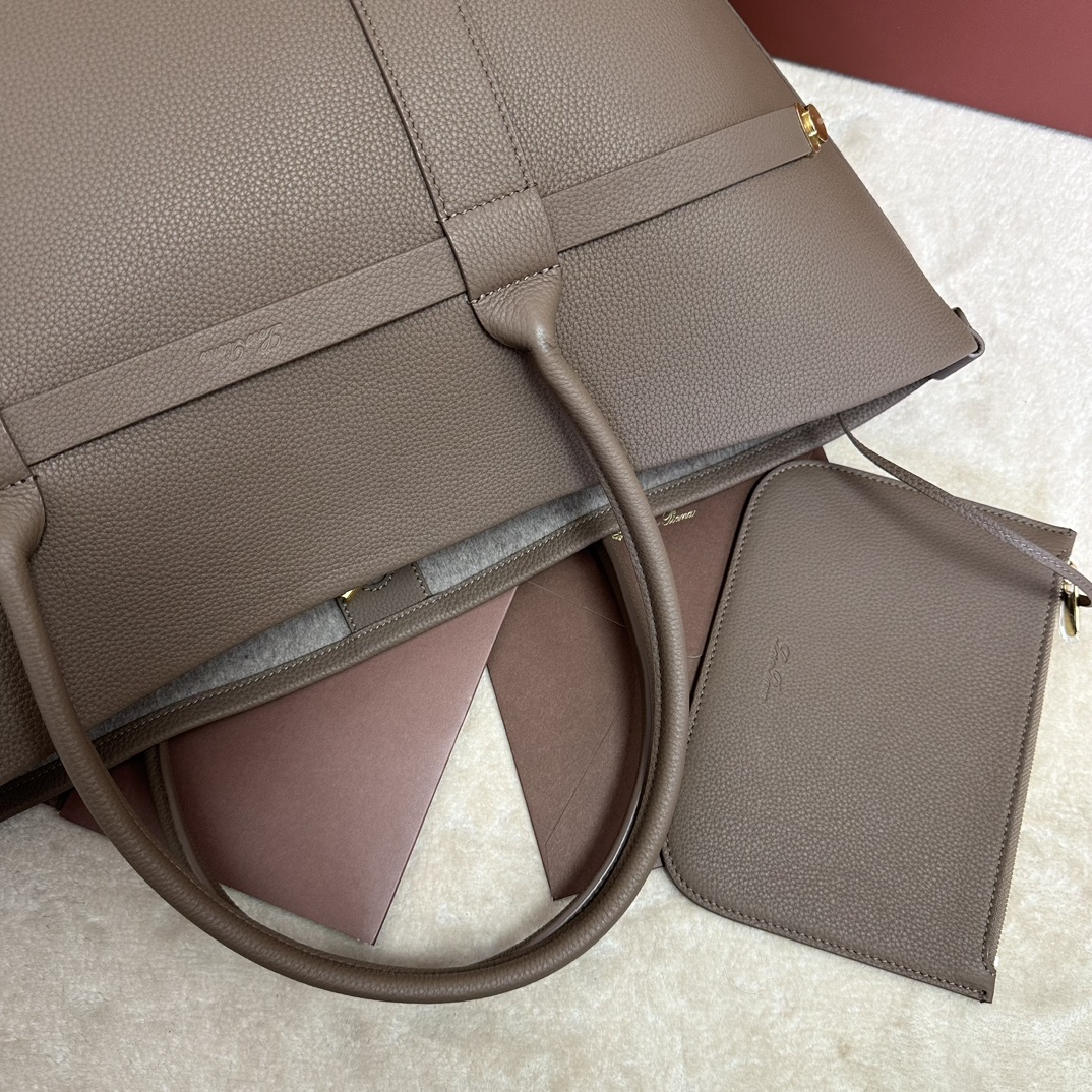 Loro Piana Ghiera leather-buckle Shopper Bag | Brown