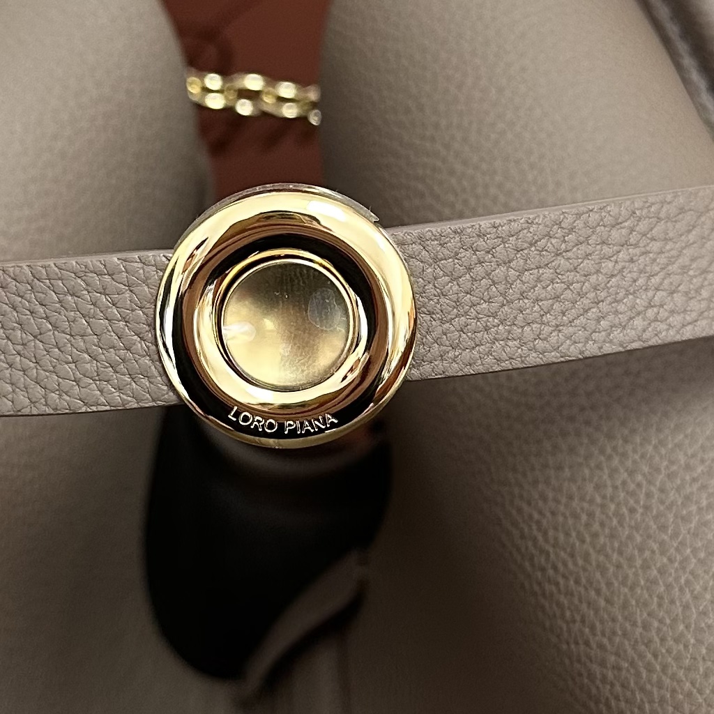 Loro Piana Ghiera leather-buckle Shopper Bag | Brown