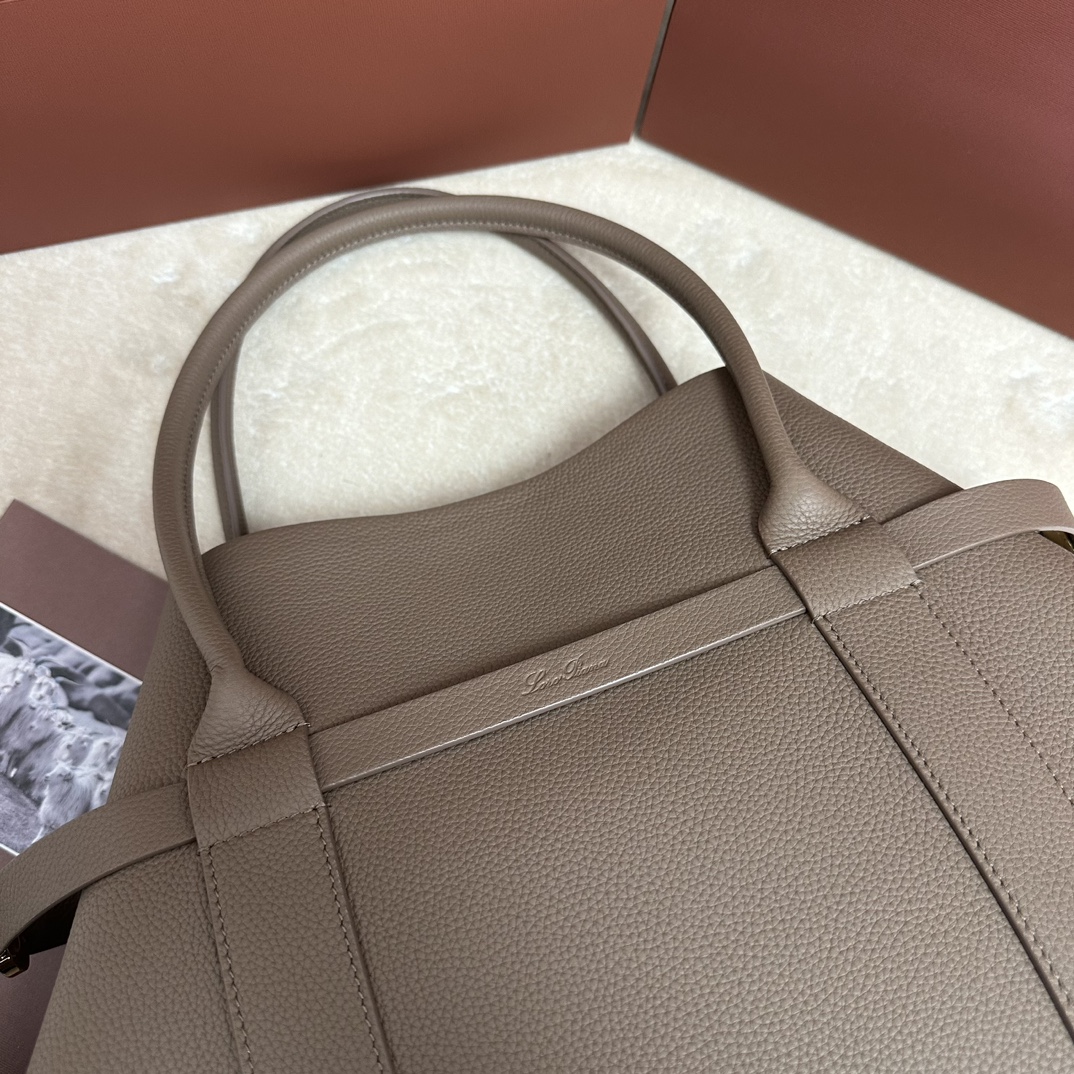 Loro Piana Ghiera leather-buckle Shopper Bag | Brown