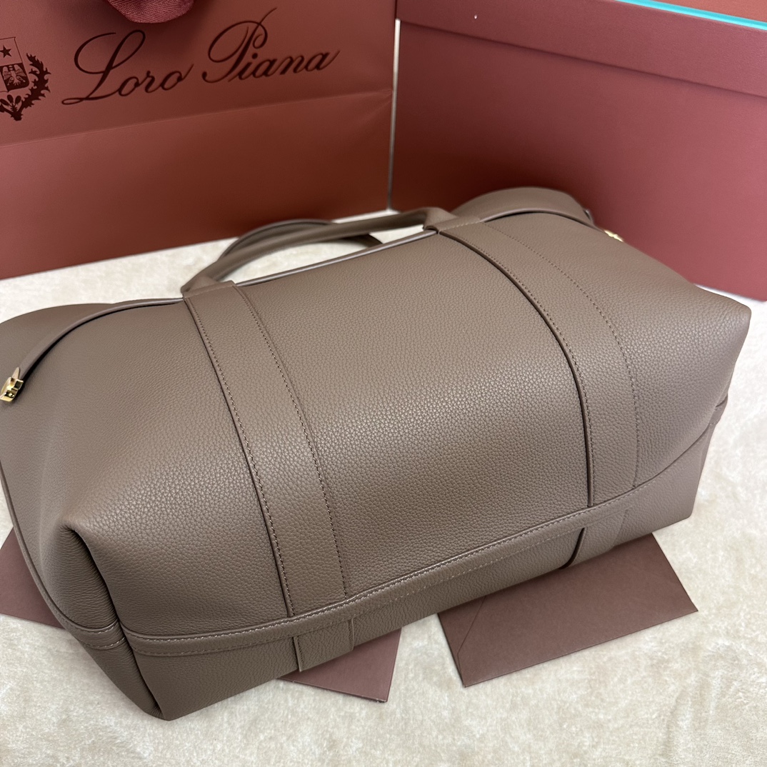 Loro Piana Ghiera leather-buckle Shopper Bag | Brown
