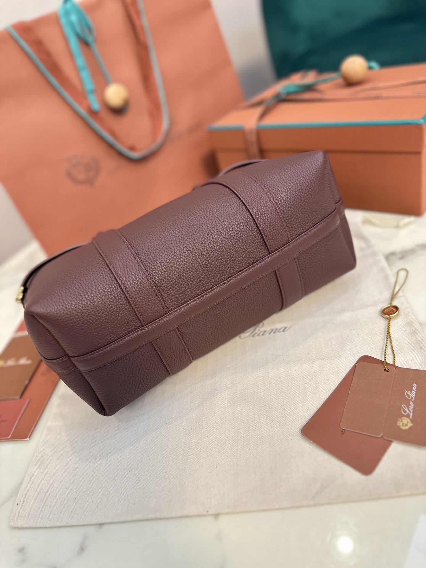 Loro Piana Ghiera Shopper Large Calfskin Azuki Beans/Sun Gold | Loro