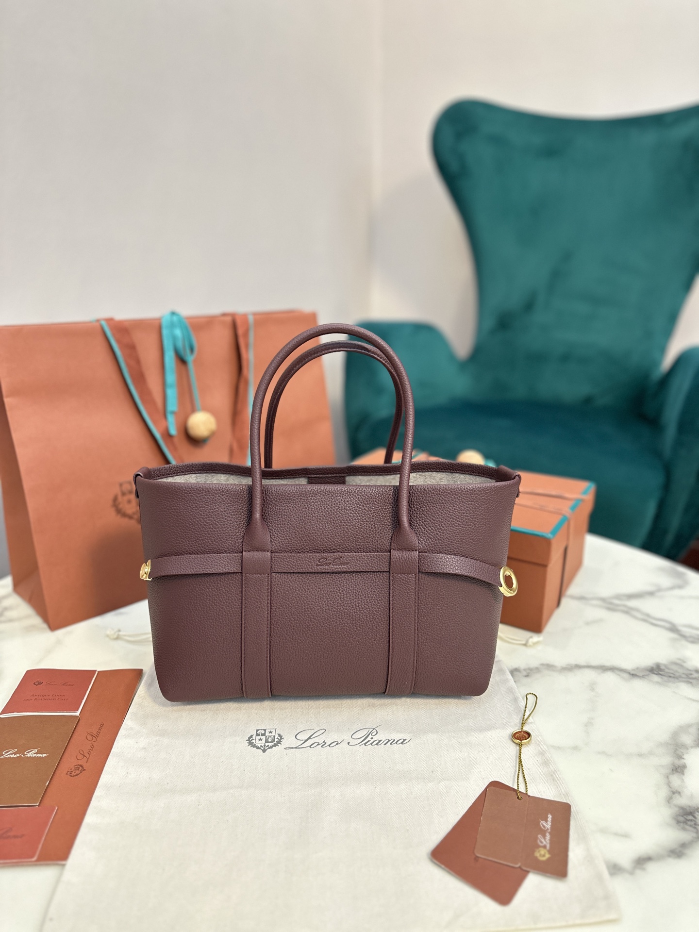 Loro Piana Ghiera Shopper Large Calfskin Azuki Beans/Sun Gold | Loro