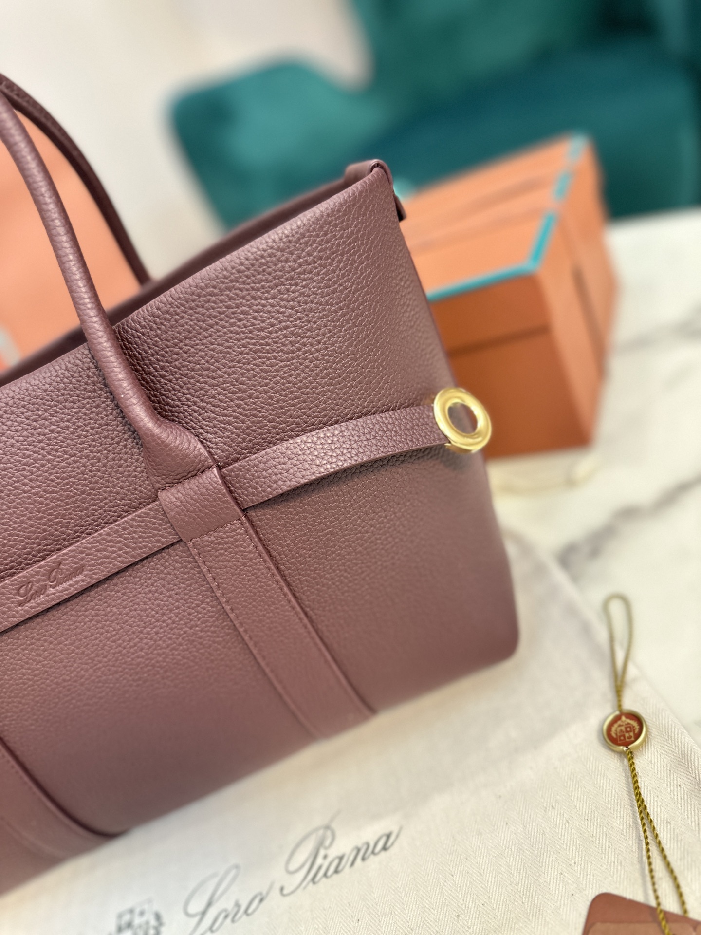 Loro Piana Ghiera Shopper Large Calfskin Azuki Beans/Sun Gold | Loro