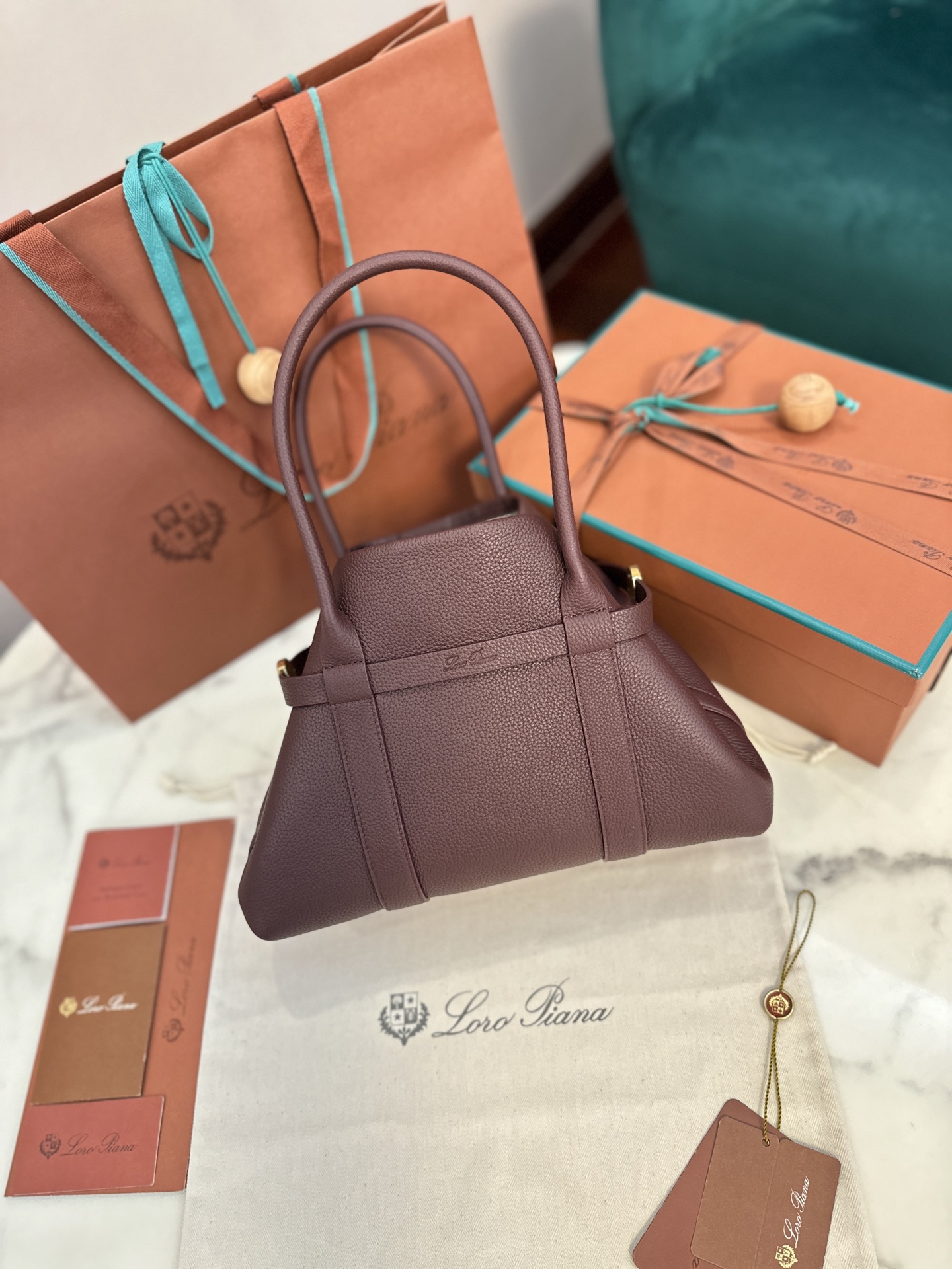 Loro Piana Ghiera Shopper Large Calfskin Azuki Beans/Sun Gold | Loro