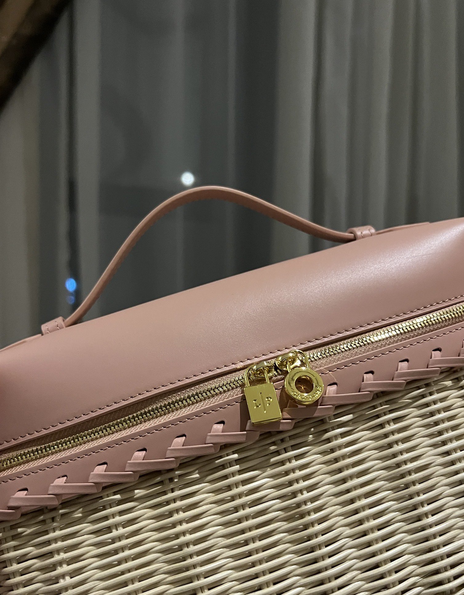 Loro Piana Extra Pocket L27 pink Crossbody Bag in Wick