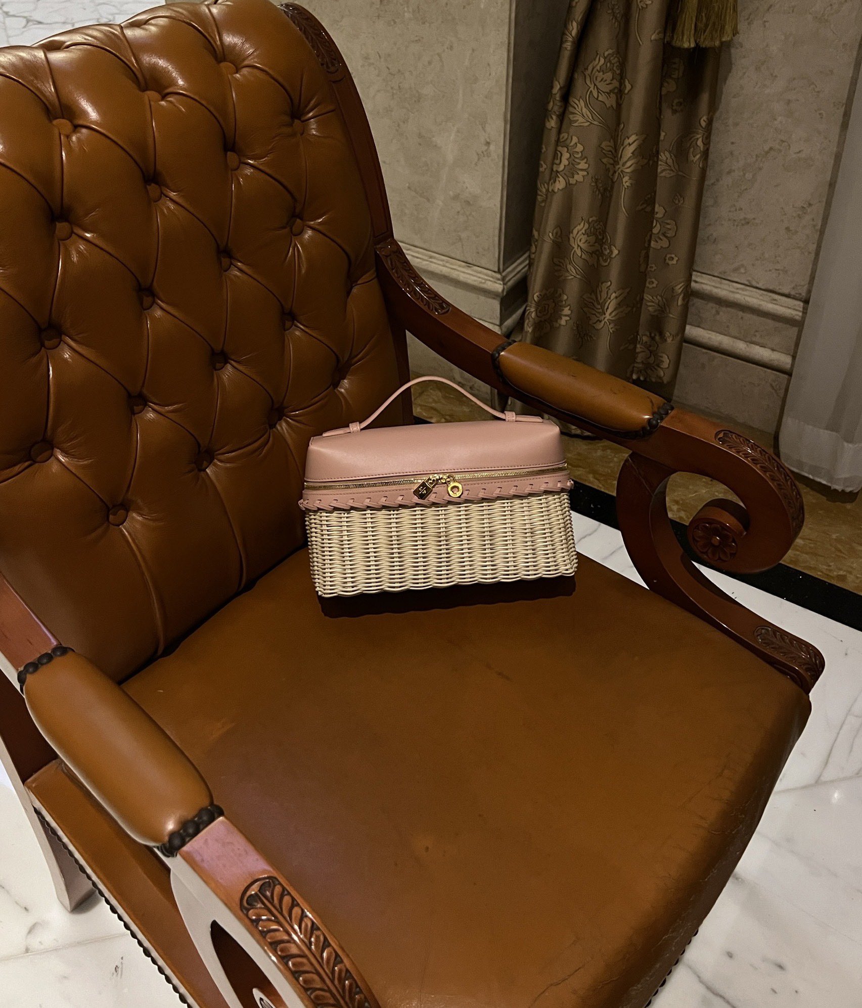 Loro Piana Extra Pocket L27 pink Crossbody Bag in Wick