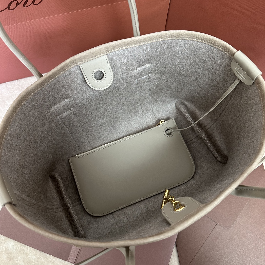 Loro Piana Ghiera Shopper Large Calfskin Fume Taupe/Sun Gold strap gray | Loro