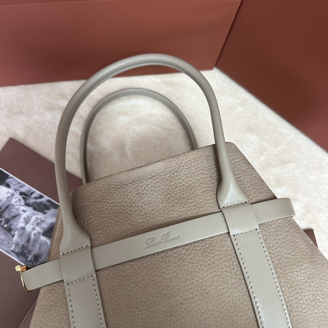 Loro Piana Ghiera Shopper Large Calfskin Fume Taupe/Sun Gold strap gray | Loro