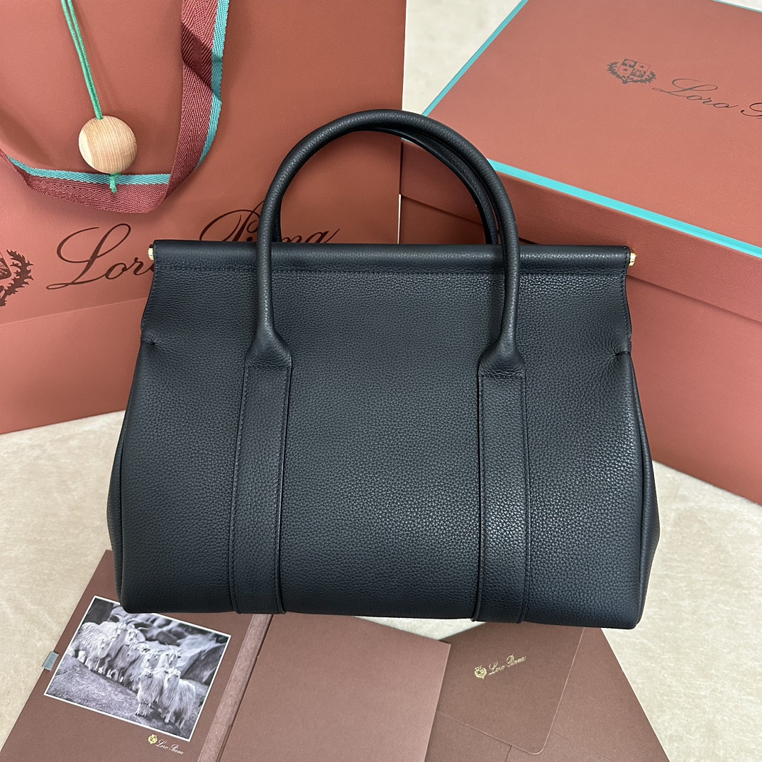 Loro Piana Woman Leather Goods Loom | Loro Piana