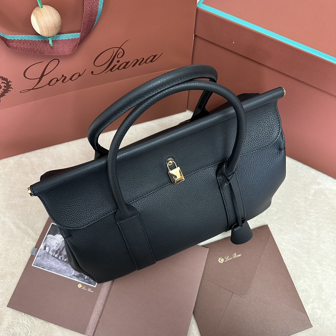 Loro Piana Woman Leather Goods Loom | Loro Piana
