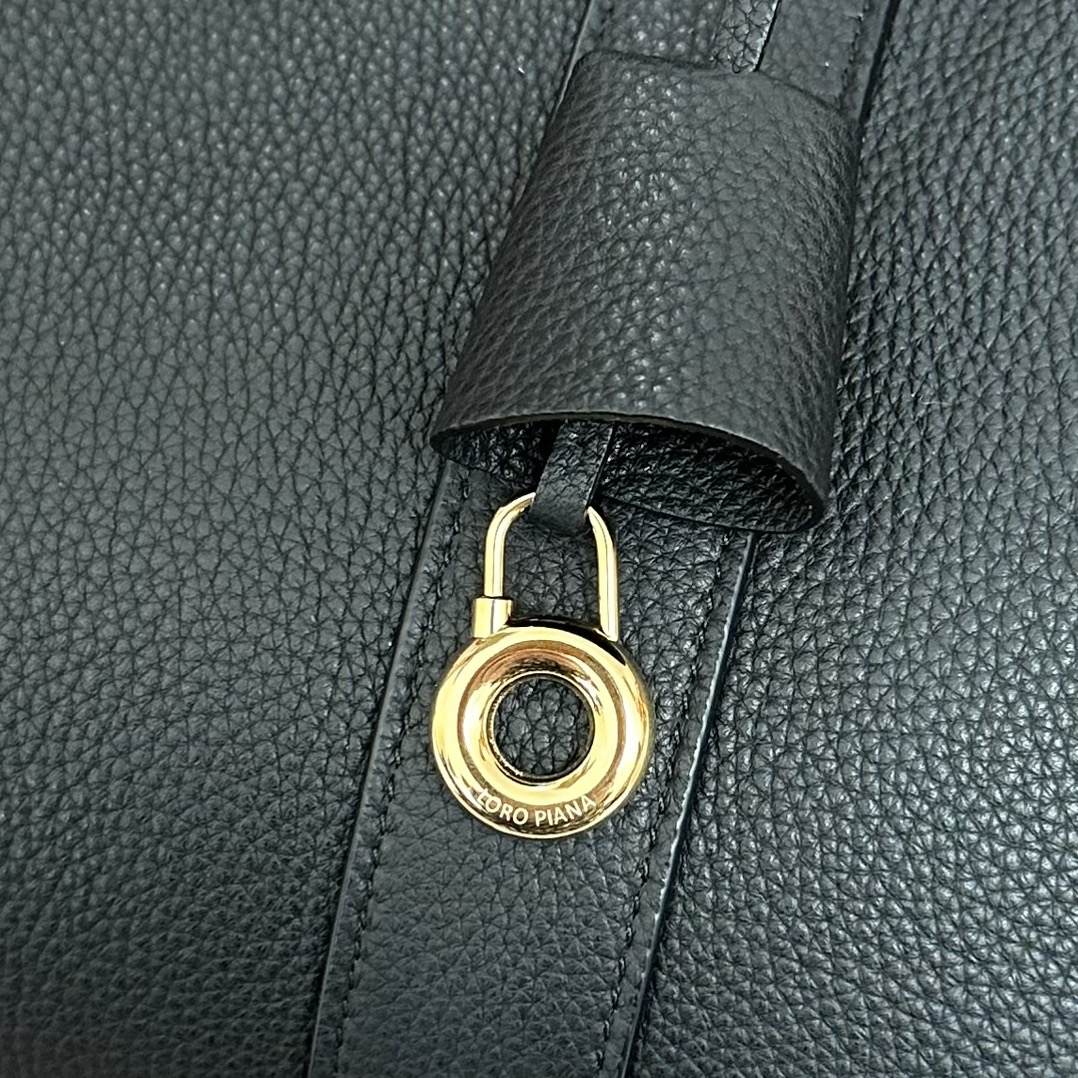 Loro Piana Woman Leather Goods Loom | Loro Piana