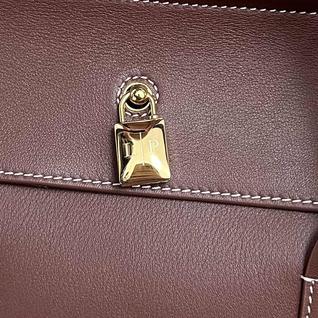 Loro Piana Woman Leather Goods Loom | Loro Piana